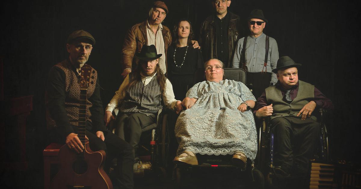 Czapka zamiast honorarium, pocztówka z Syberii i głos, który prawie rozsadził kościół