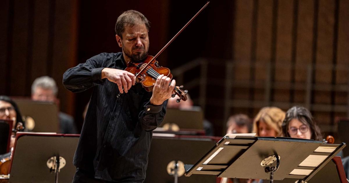 Smyczek w centrum [Maciej Łabecki w Filharmonii Łódzkiej]