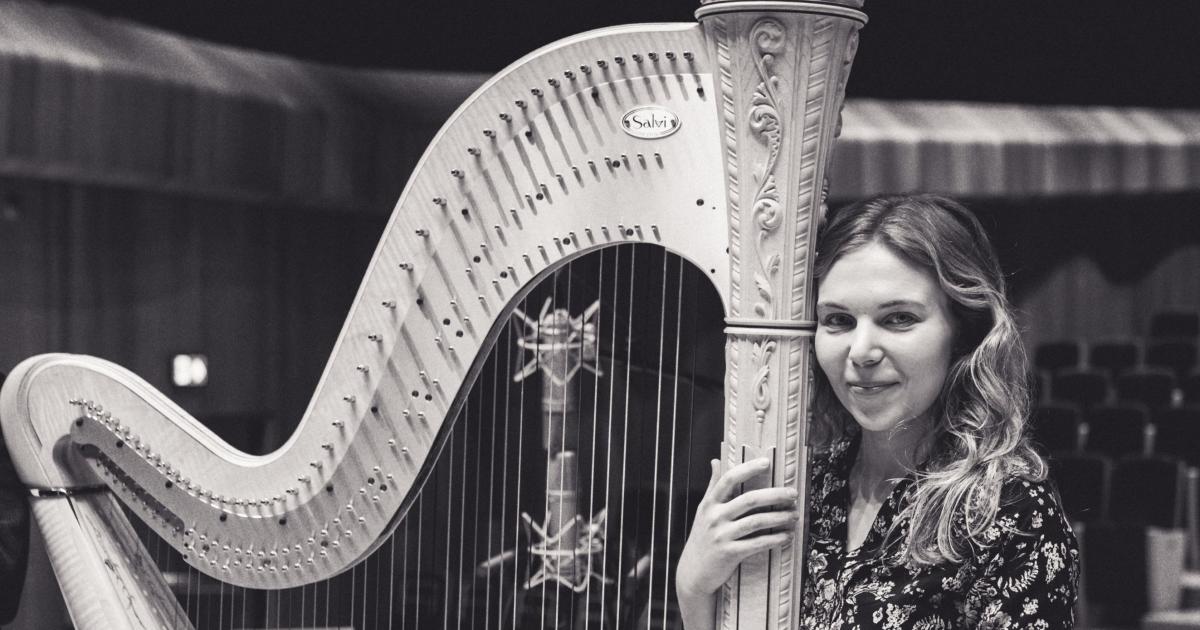 Szarpiąc, kopiąc i stukając zwiewnie [rozmowa z Amelią Tokarską]