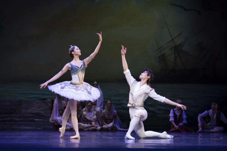 01. Jaeeun Jung (Medora) i Ryota Kitai (Konrad) w Korsarzu, fot. Ewa Krasucka