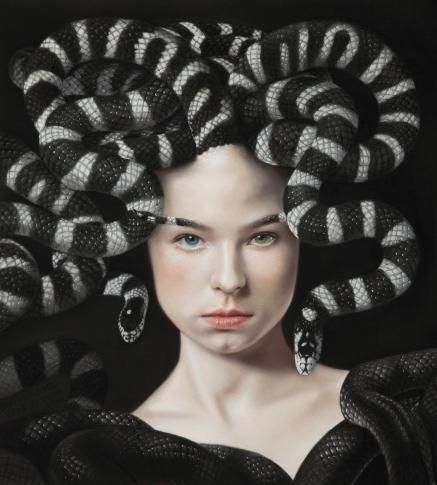 Kriz Cruz, Medusa B&W, pastel na papierze, 65 x 70 cm, 2017