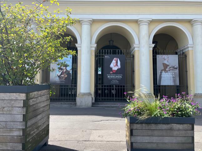 Trwa wystawa plakatów Polskiej Opery Królewskiej