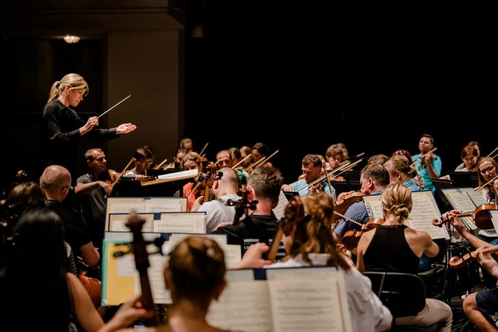 Orkiestra, czyli odpowiedź na atak [rozmowa z Keri-Lynn Wilson]