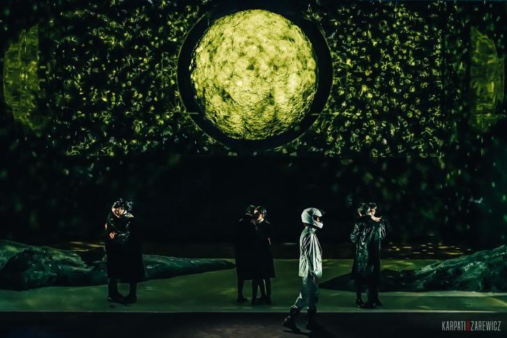 Wywołując duchy, czyli prapremiera „Nocy kruków” w Polskiej Operze Królewskiej