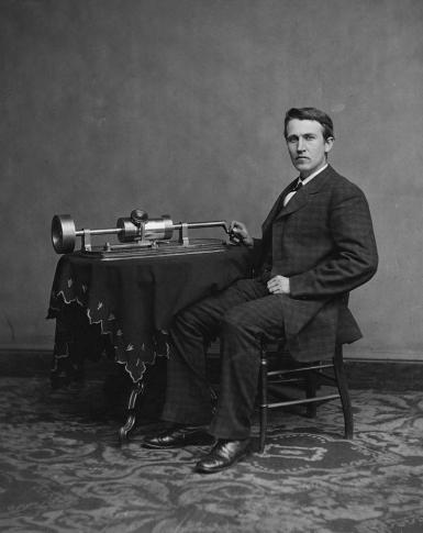 Thomas Edison ze swoimi drugim fonografem, Waszyngton, kwiecień 1878, fot. Levin Corbin Handy