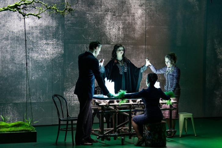 "Medium", Gian Carlo Menotti, realizacja WOK