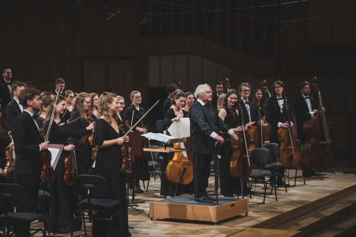 Jerzy Maksymiuk i Sinfonia Iuventus