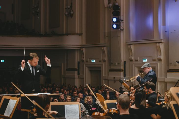 Randy Brecker z Orkiestrą Filharmonii Krakowskiej pod batutą Alexandra Humali