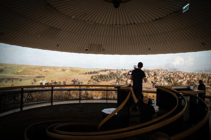 Filmowa historia obrazu „Bitwa pod piramidami” Wojciecha Kossaka