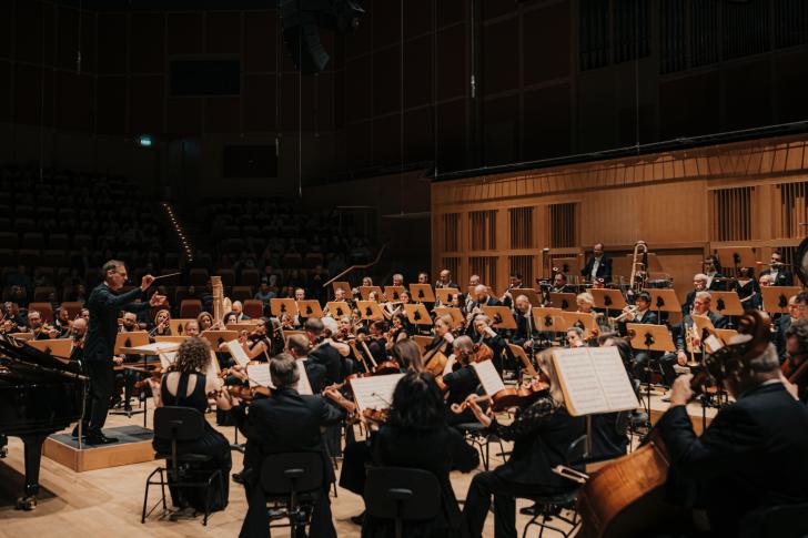 Orkiestra PFB i George Tchitchinadze; fot. Edyta Steć