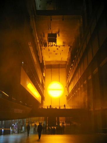 Tate Modern, Weather Project, fot. Michael Reeve, Wikipedia