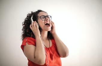 śpiewająca kobieta