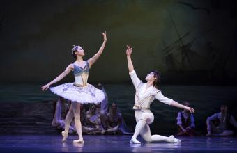 01. Jaeeun Jung (Medora) i Ryota Kitai (Konrad) w Korsarzu, fot. Ewa Krasucka