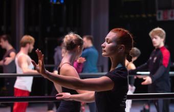 B jak balet -  Tancerze i uczniowie gdańskiej Szkoły Baletowej razem na scenie