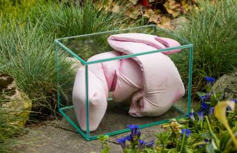 Maria Pinińska-Bereś, Małe egzystencjarium, 1990, kolekcja rodzinna, fot. Oskar Hanusek