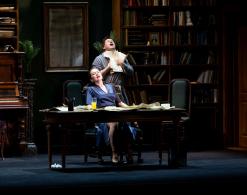 Między Puccinim a Schoenbergiem [„Odległy dźwięk" Schrekera w  Operze Narodowej w Pradze]