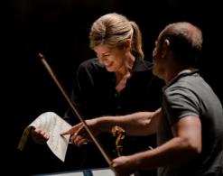 Orkiestra, czyli odpowiedź na atak [rozmowa z Keri-Lynn Wilson]