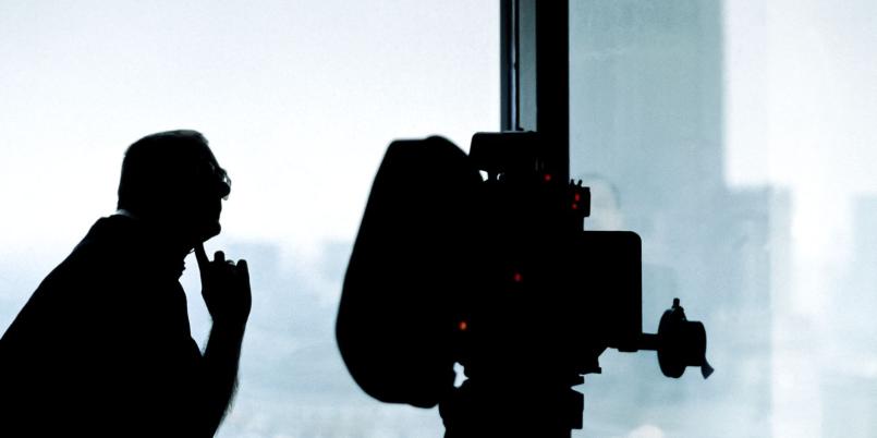 Krzysztof Kieślowski na planie Trzy Kolory. Biały