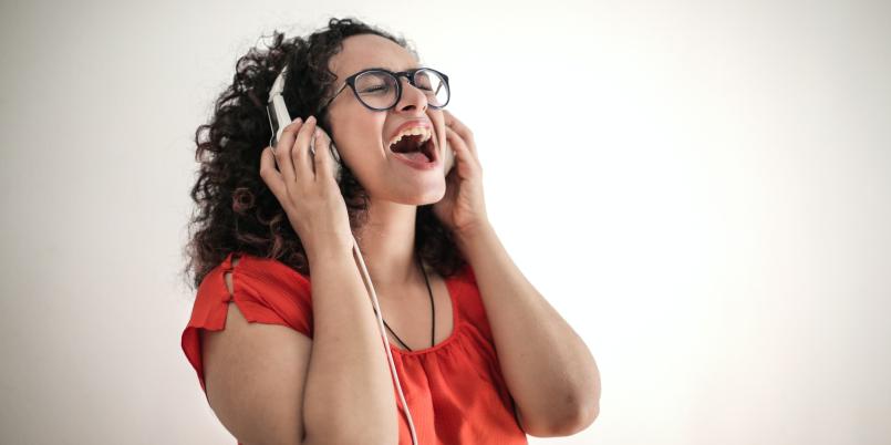 śpiewająca kobieta