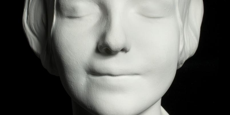 Maska pośmiertna Pięknej Nieznajomej, pocz. XX w., kolekcja MNWr