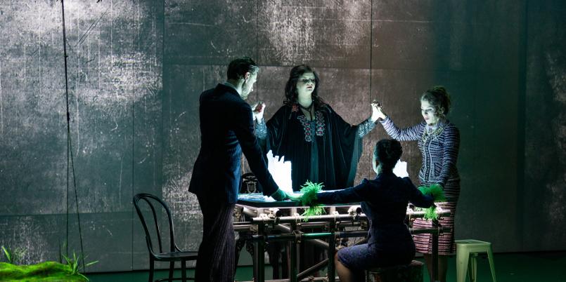 "Medium", Gian Carlo Menotti, realizacja WOK