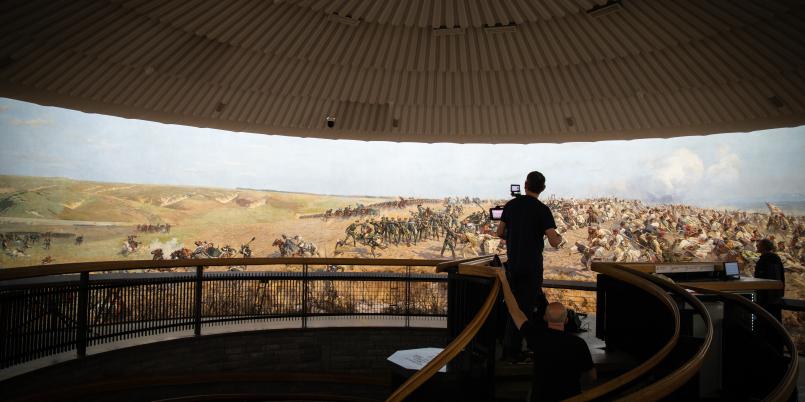 Filmowa historia obrazu „Bitwa pod piramidami” Wojciecha Kossaka