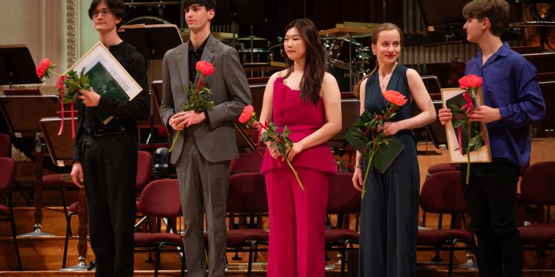 Laureaci 12. Międzynarodowego Konkursu Wiolonczelowego im. Witolda Lutosławskiego, Gala finałowa, fot. Marta Ankiersztejn